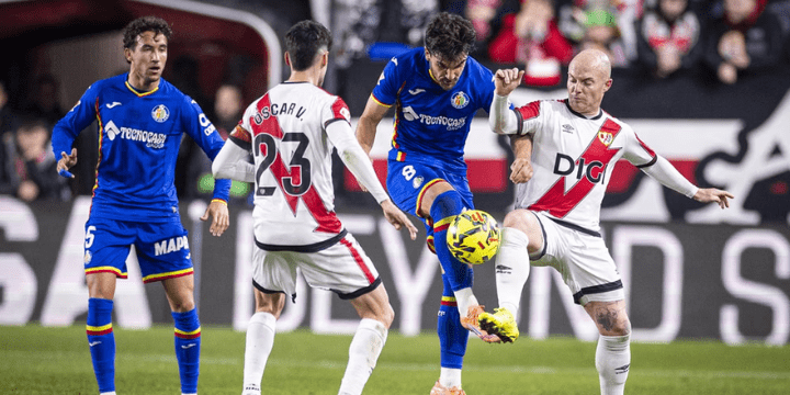 Jalannya Pertandingan, Pertarungan Lini Tengah yang Sengit